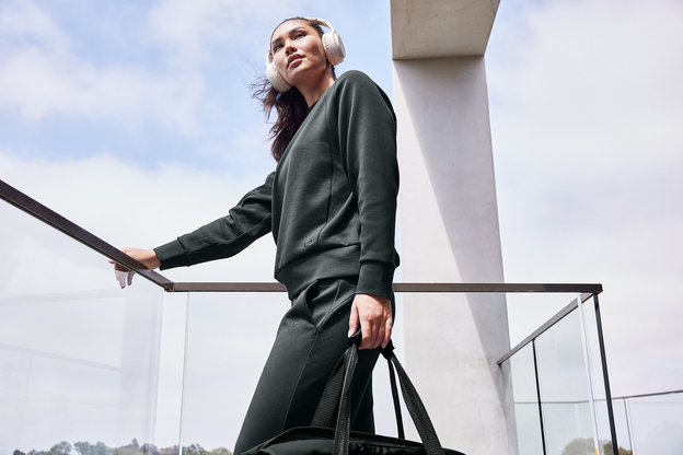オサム OGIO Women's Transcend Pullover | Product | SanMar